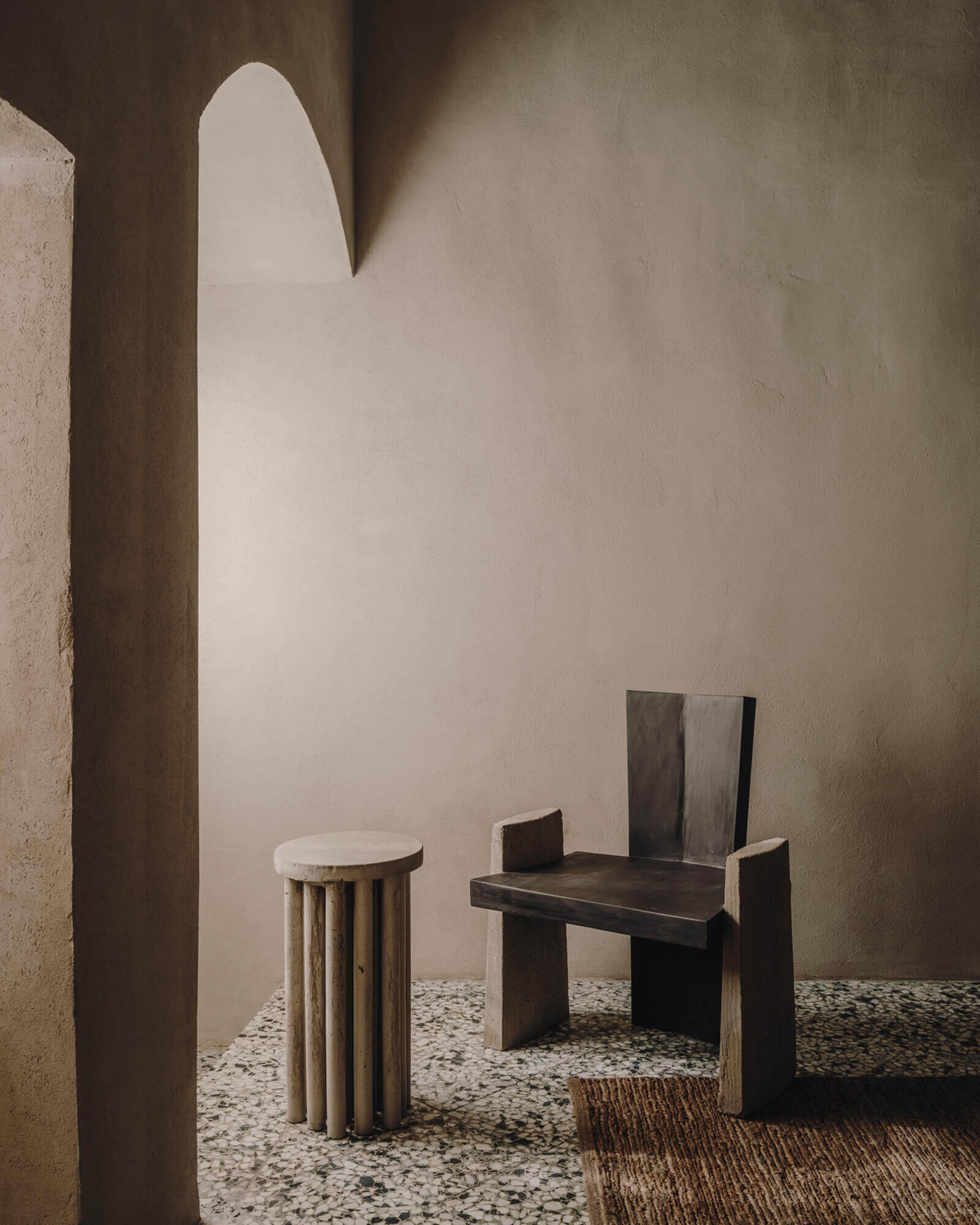 salon murs enduits sol galets