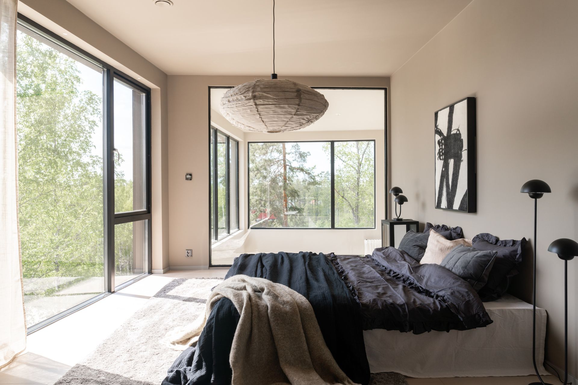 chambre contemporaine décoration beige et noir