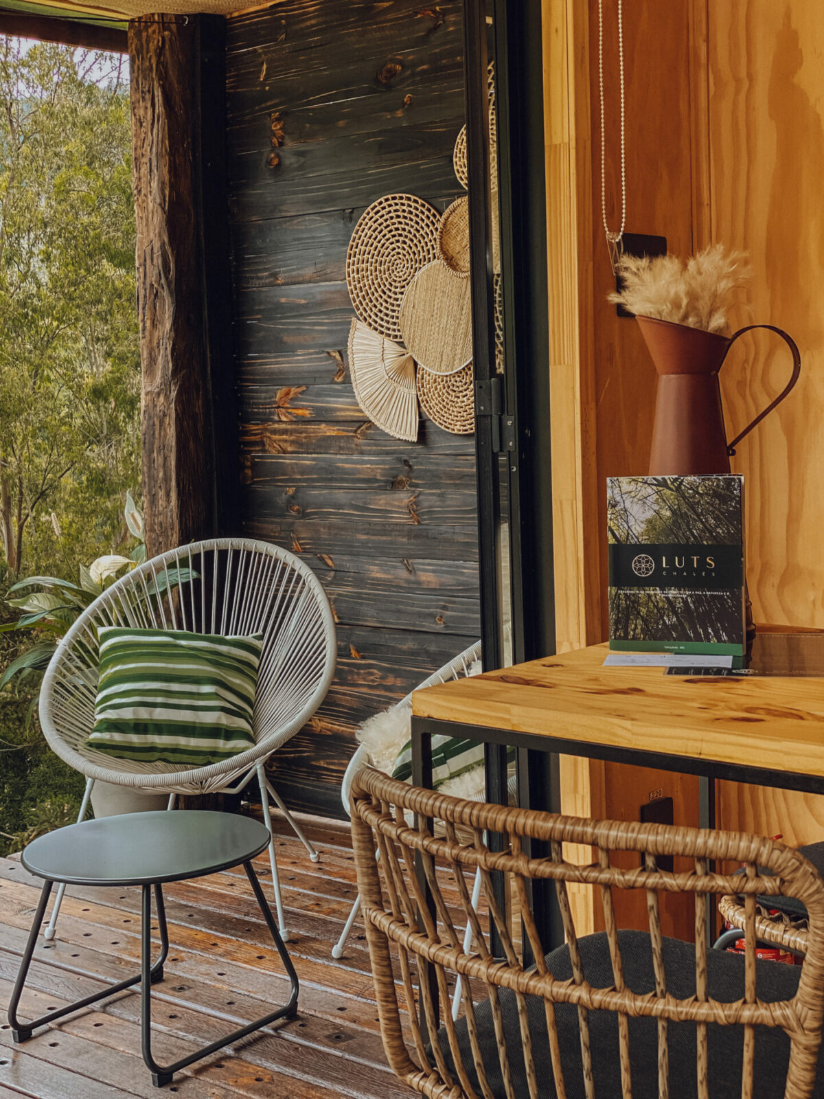 terrasse mini maison container avec jacuzzi