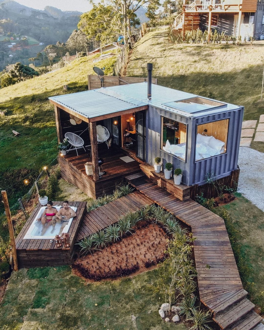 mini maison container avec jacuzzi