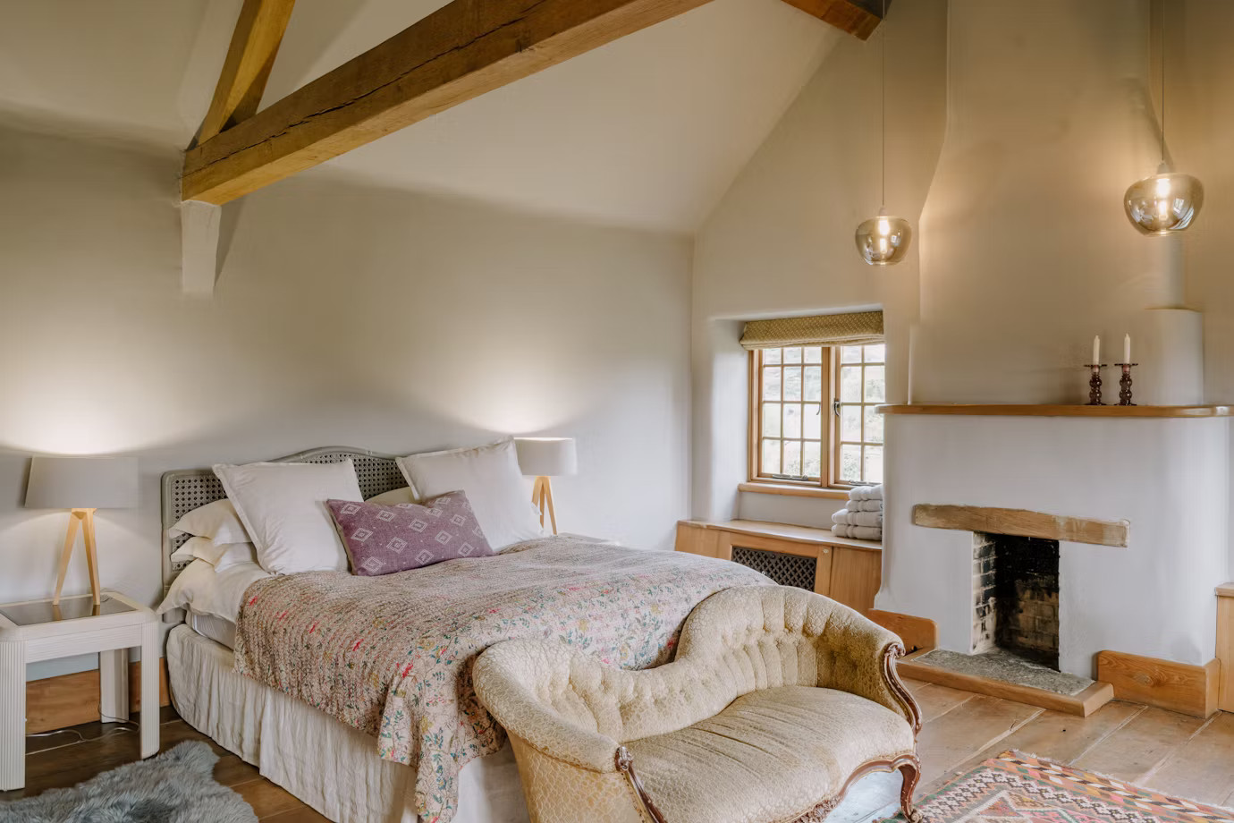 chambre avec poutres et cheminée rustique chambre avec poutres et cheminée rustique