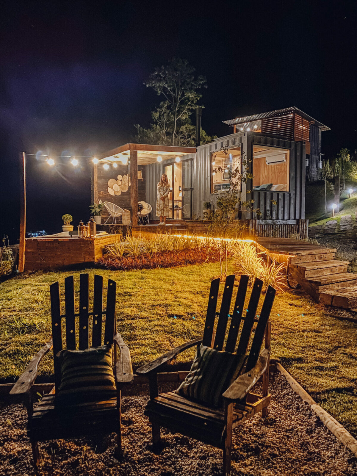 mini maison container avec jacuzzi