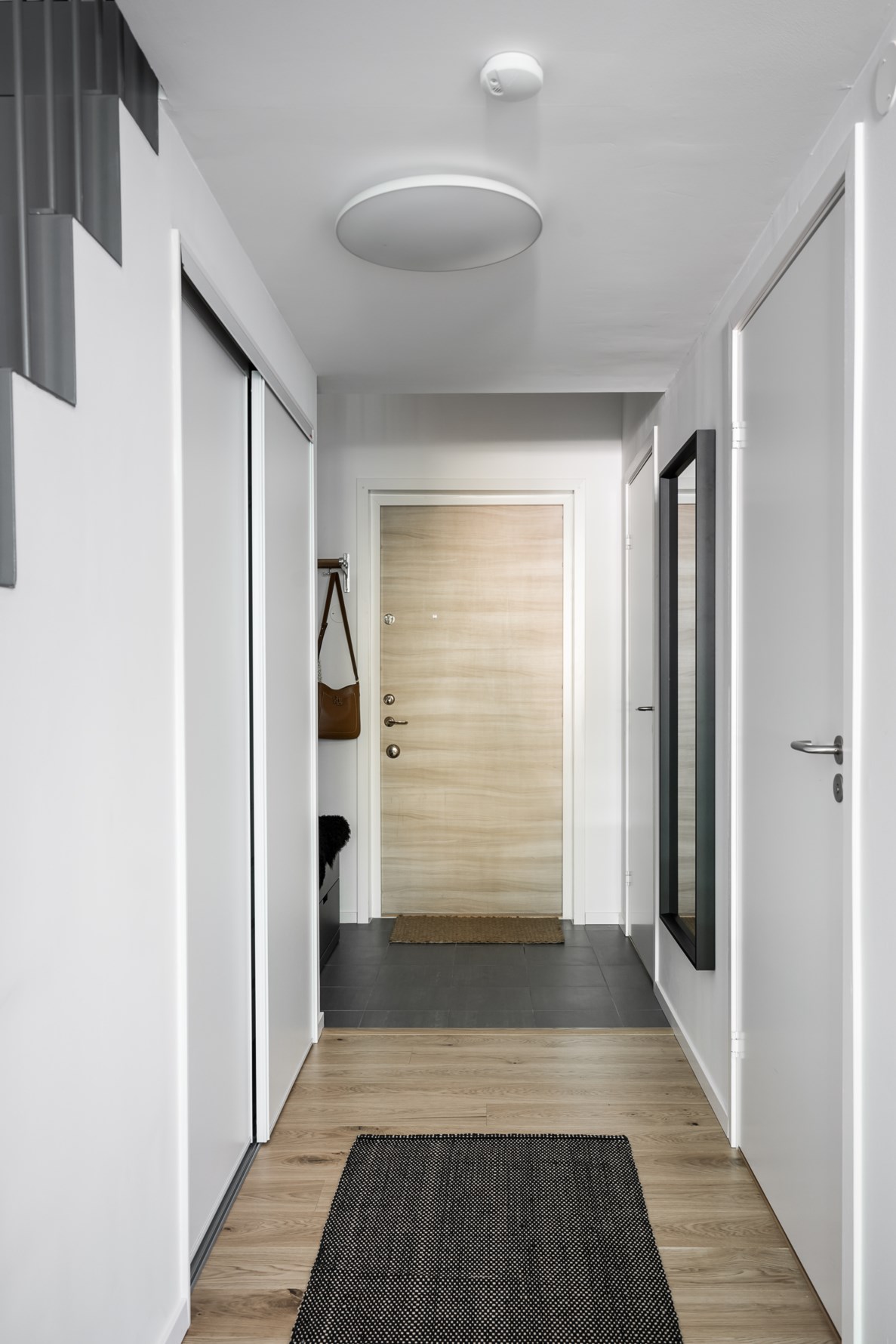 entrée avec miroir décoration scandinave