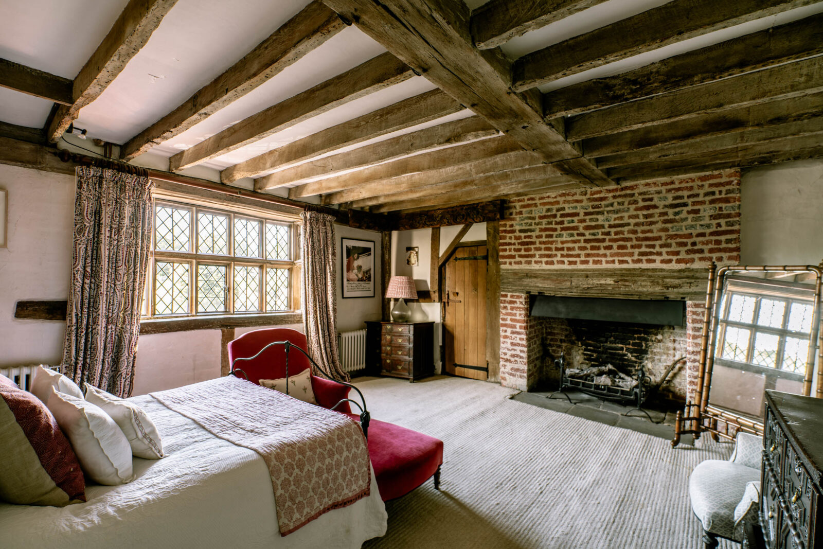 chambre avec poutres maison ancienne style Tudor Angleterre chambre avec poutres maison ancienne style Tudor Angleterre