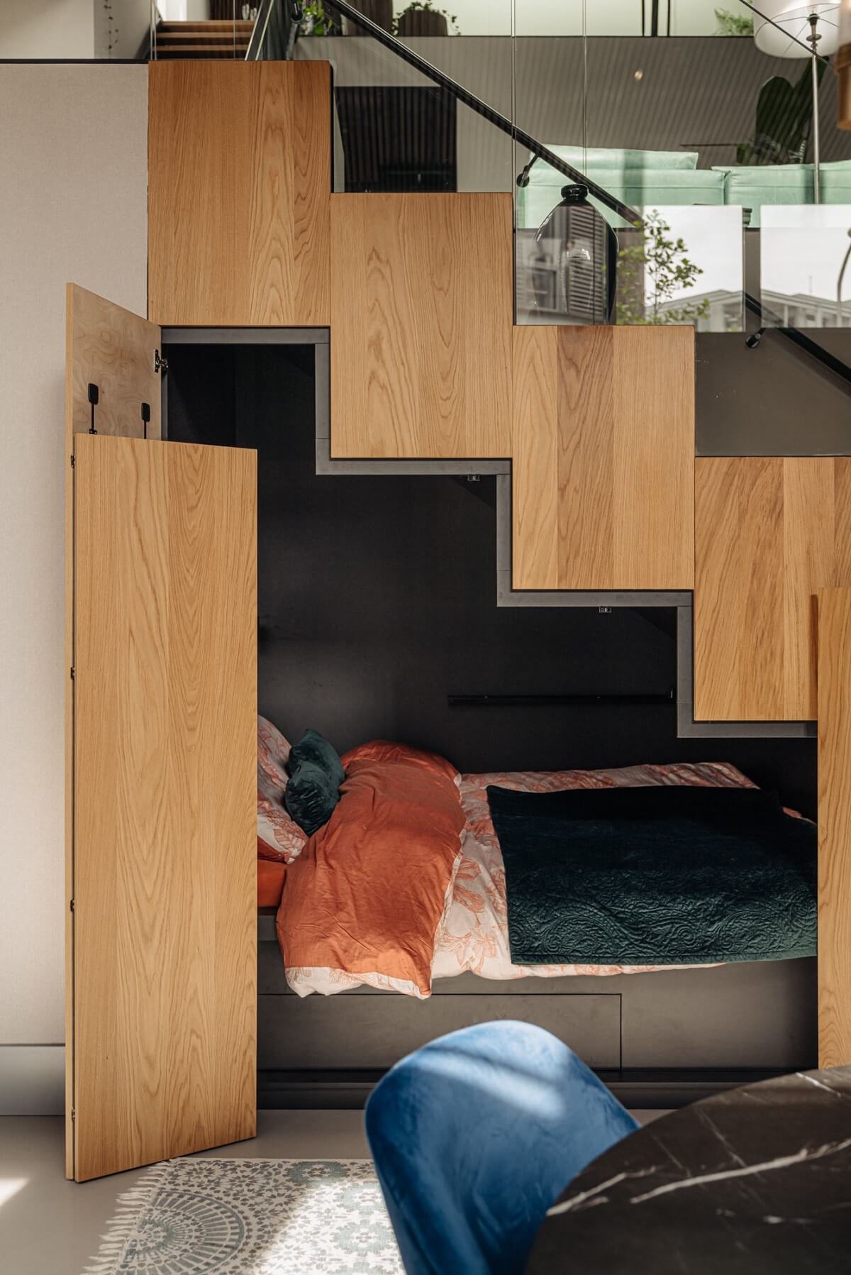 escalier avec lit caché
