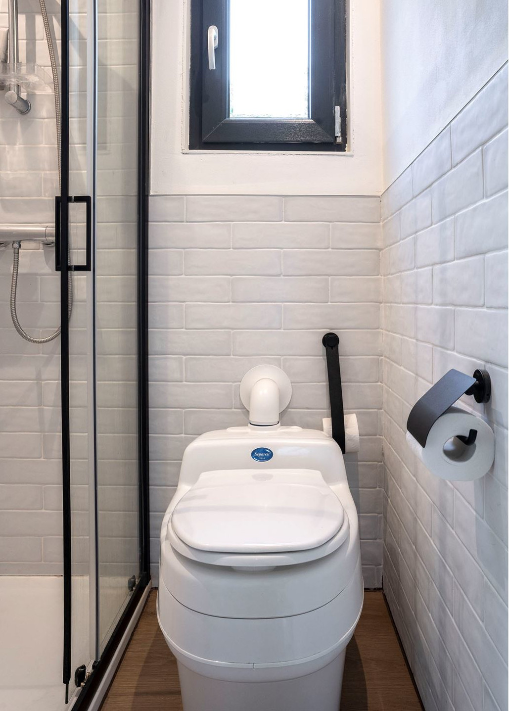 salle de bain petite maison flottante 51m2