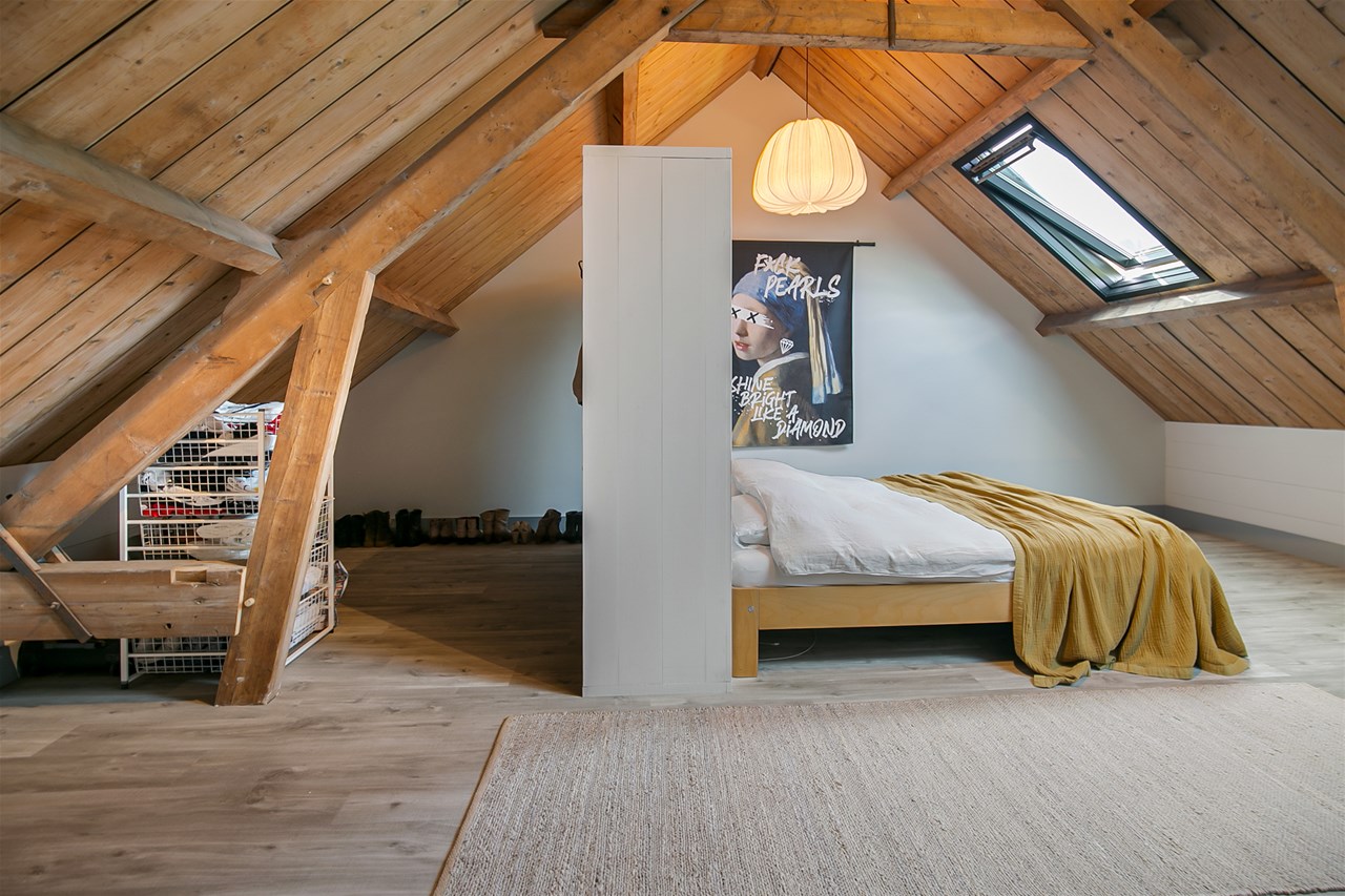 chambre dans combles maison ancienne décoration contemporaine