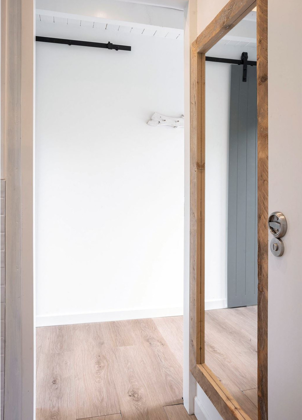 entrée avec miroir