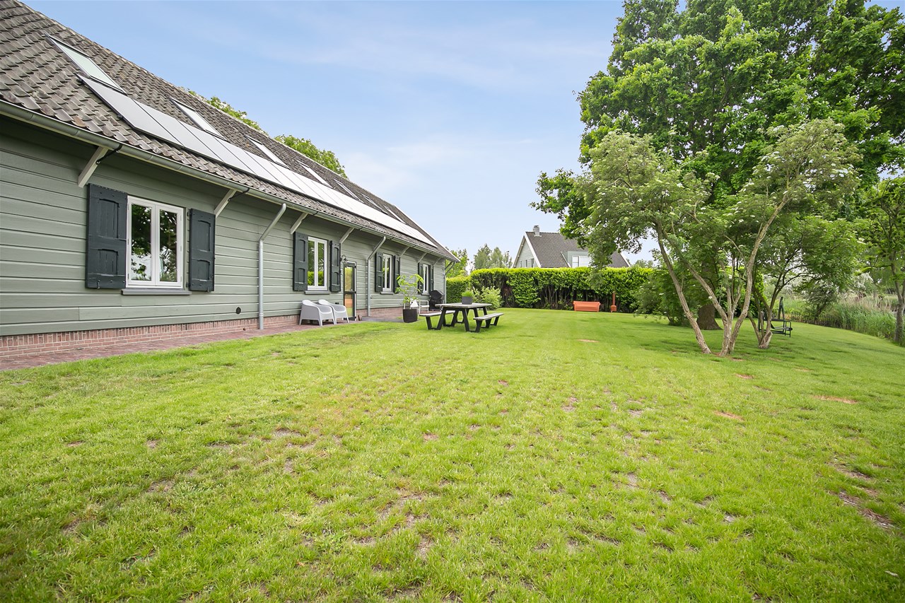 maison type longère façade bardée bois