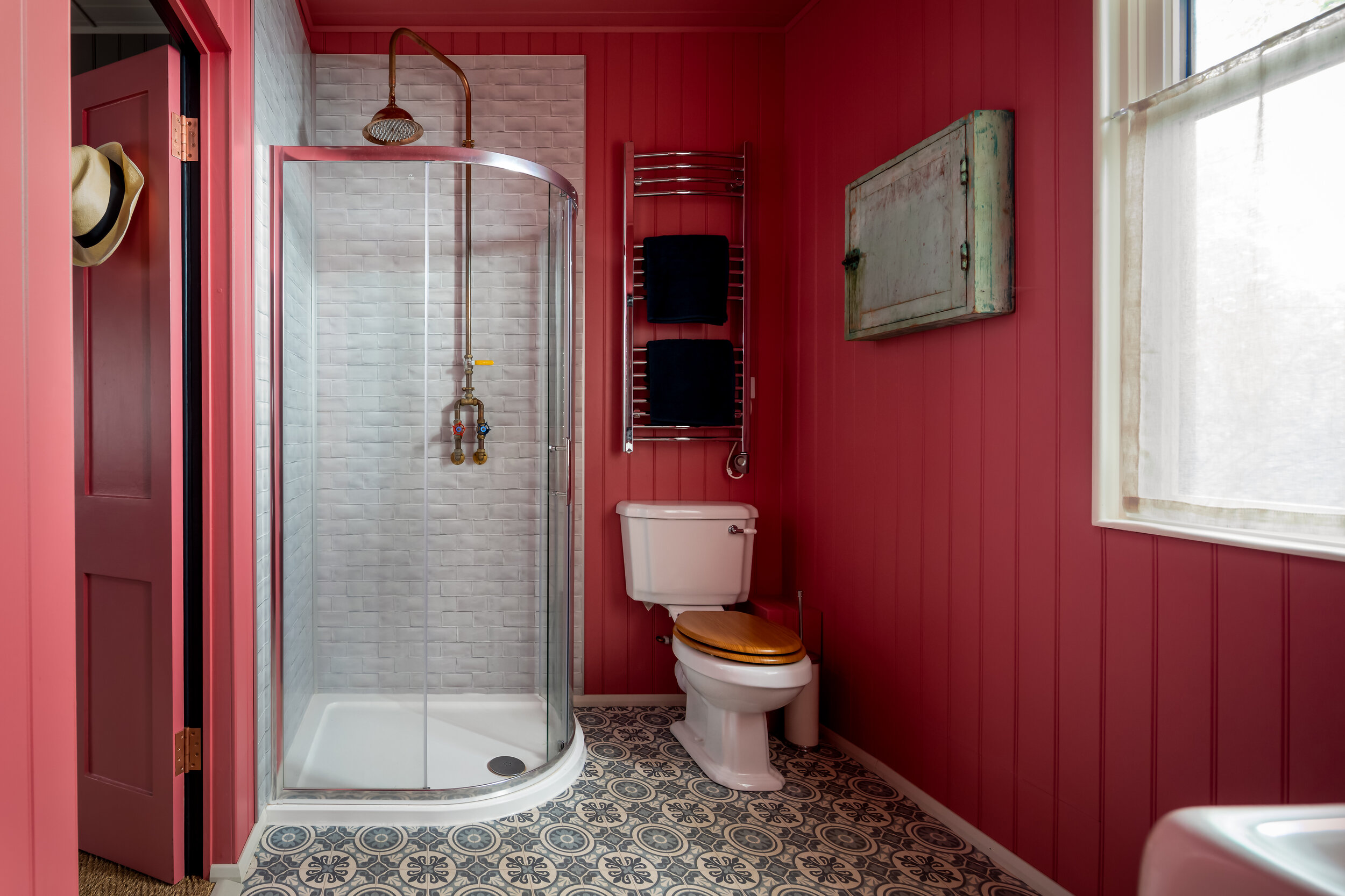 salle de bain vintage rose