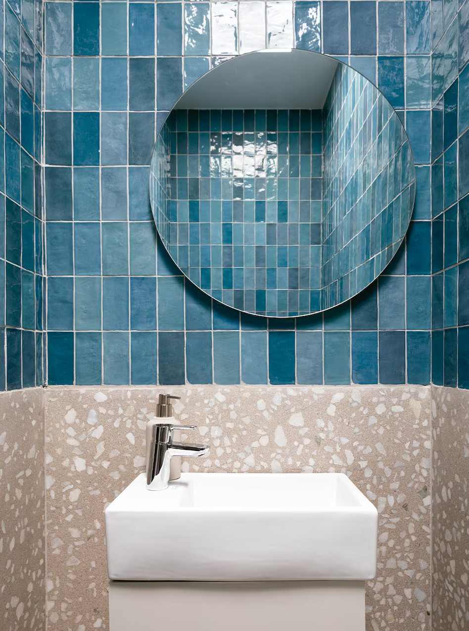 salle de bain loft carrelage bleu et terrazzo salle de bain loft carrelage bleu et terrazzo