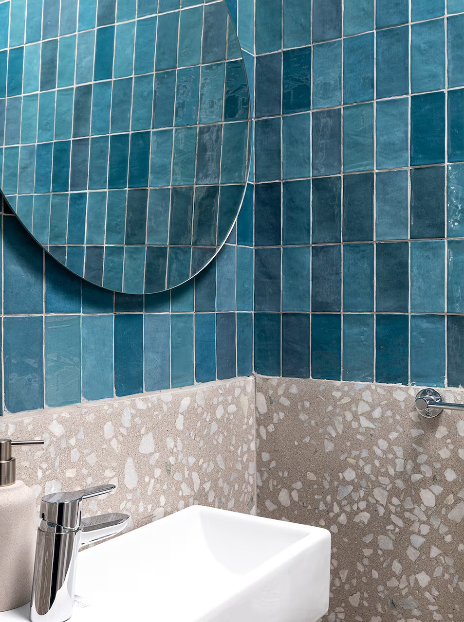 salle de bain loft carrelage bleu et terrazzo salle de bain loft carrelage bleu et terrazzo