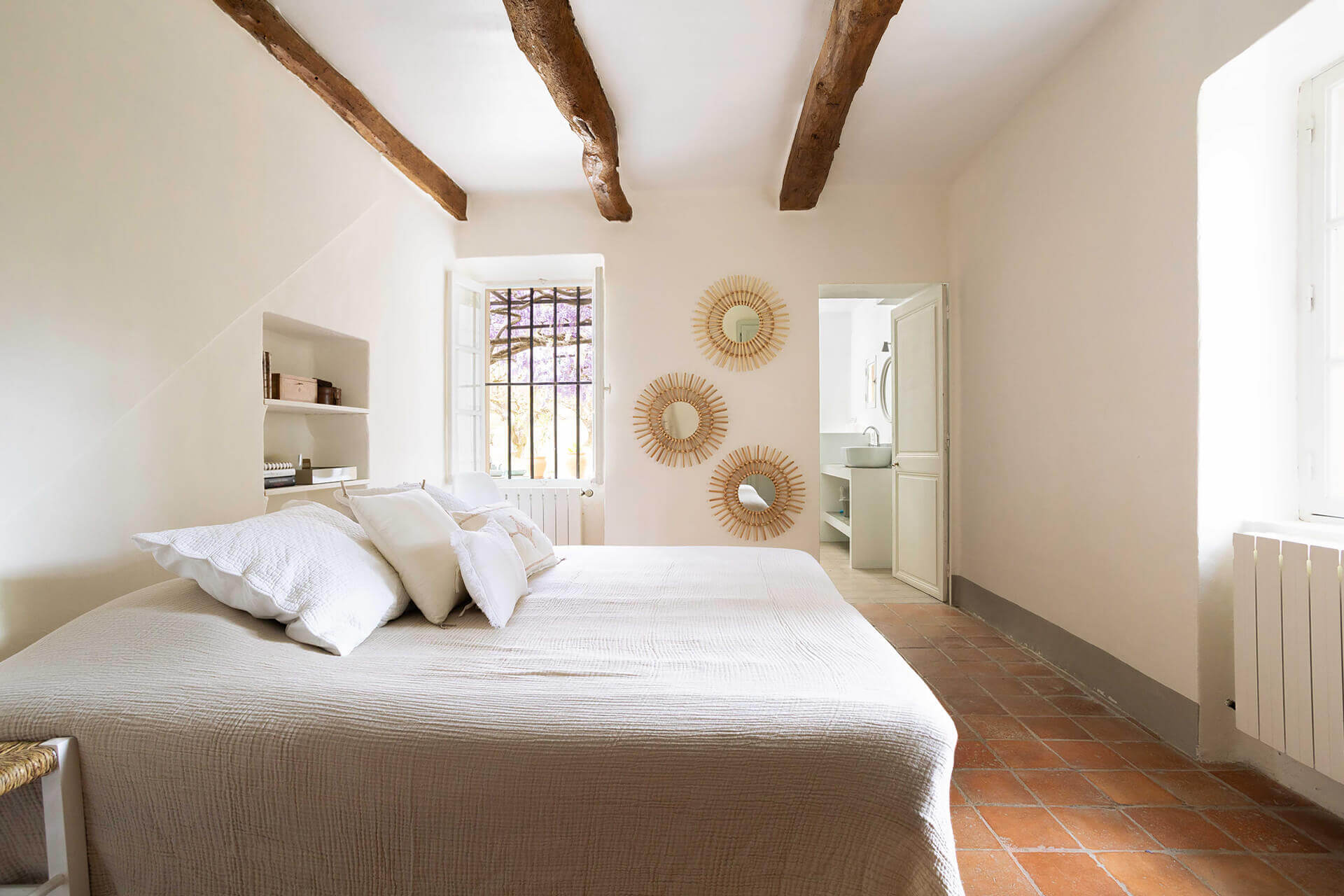 chambre avec poutres Le mas Couvaloup en Provence chambre avec poutres Le mas Couvaloup en Provence