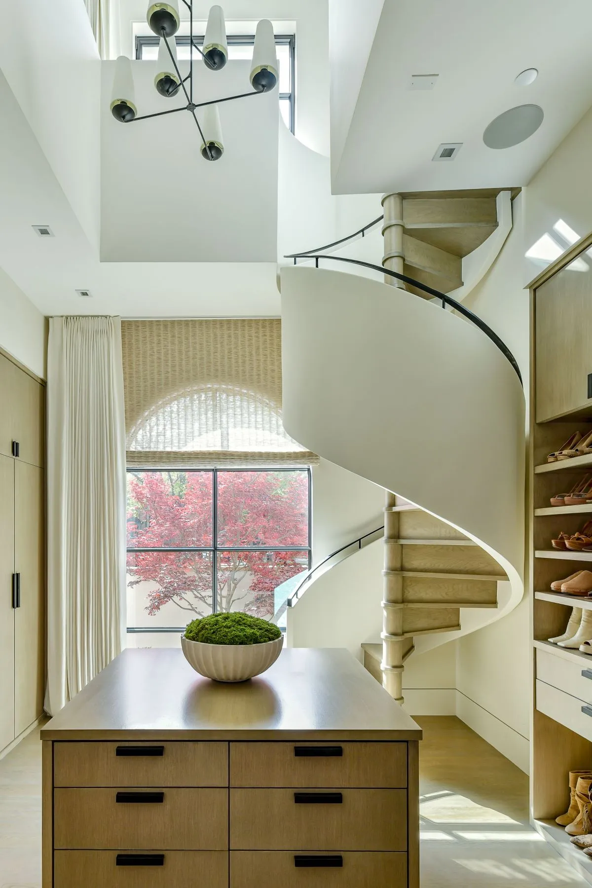 dressing avec escalier design à colimaçon dressing avec escalier design à colimaçon