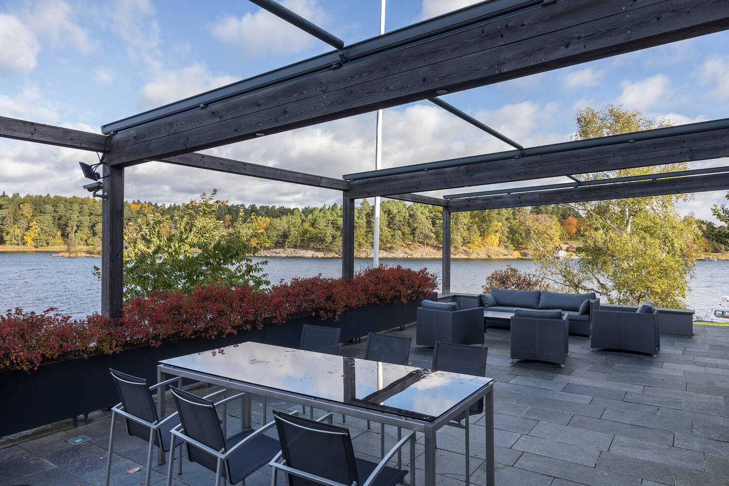 terrasse avec pergola bois et métal