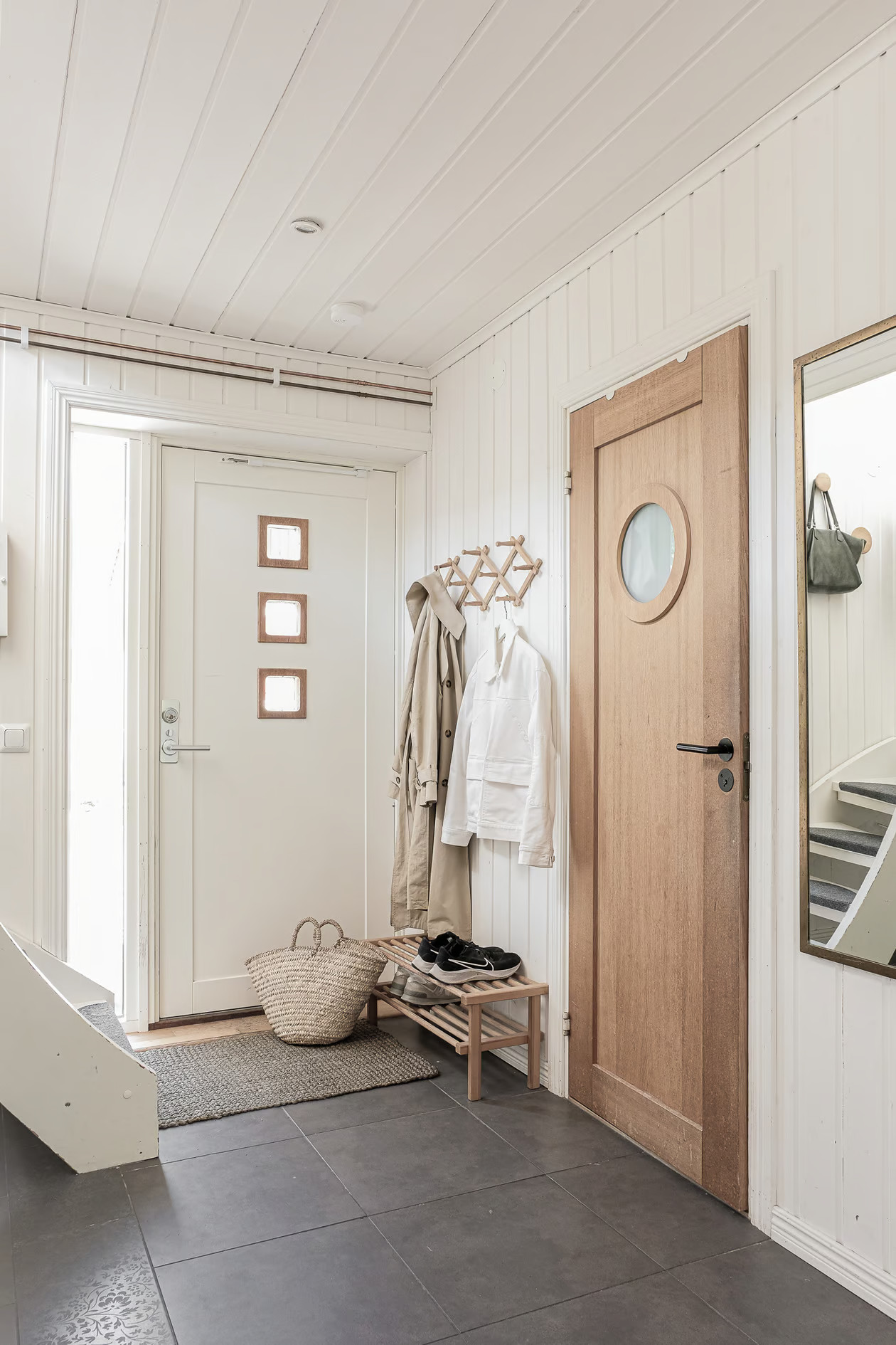 entrée maison en bois
