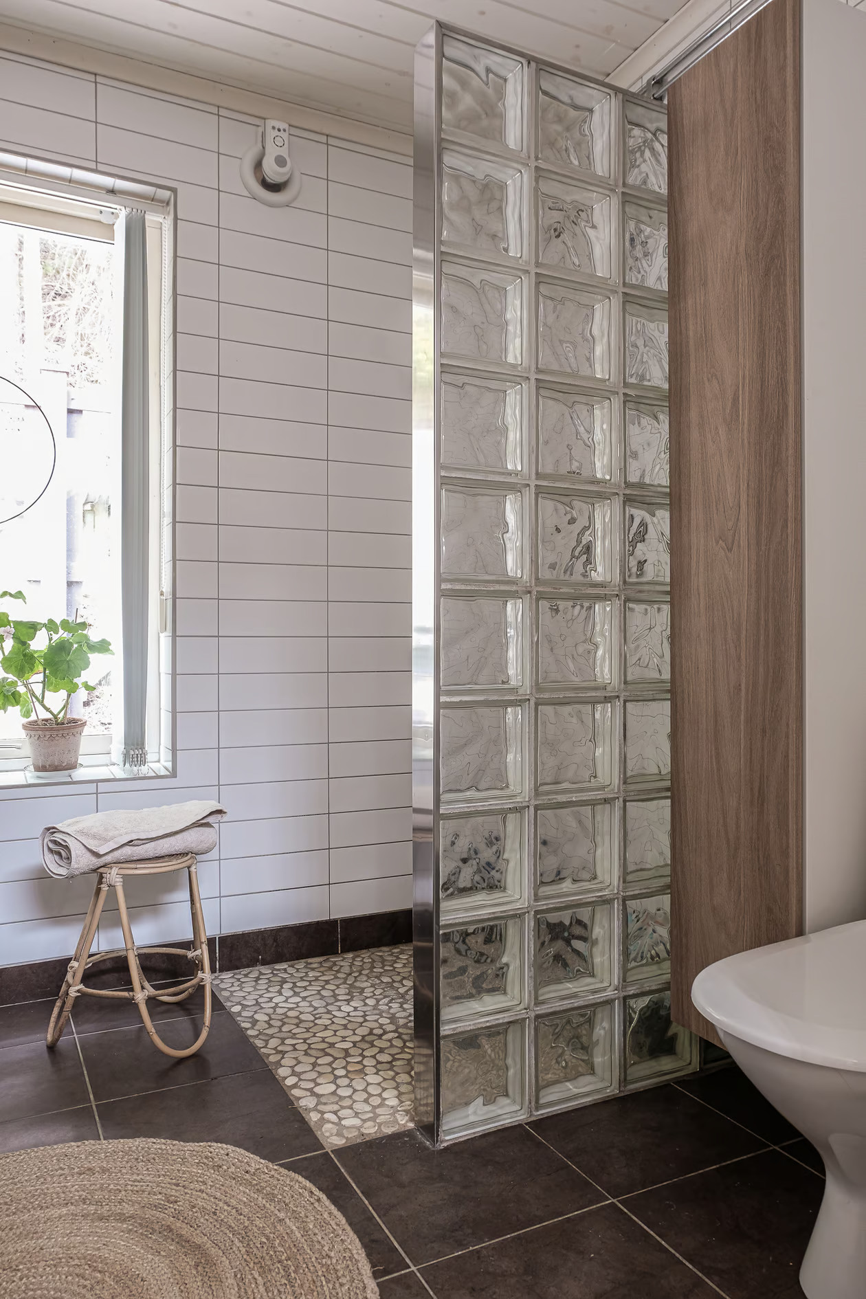 salle de bain avec pavés de verre