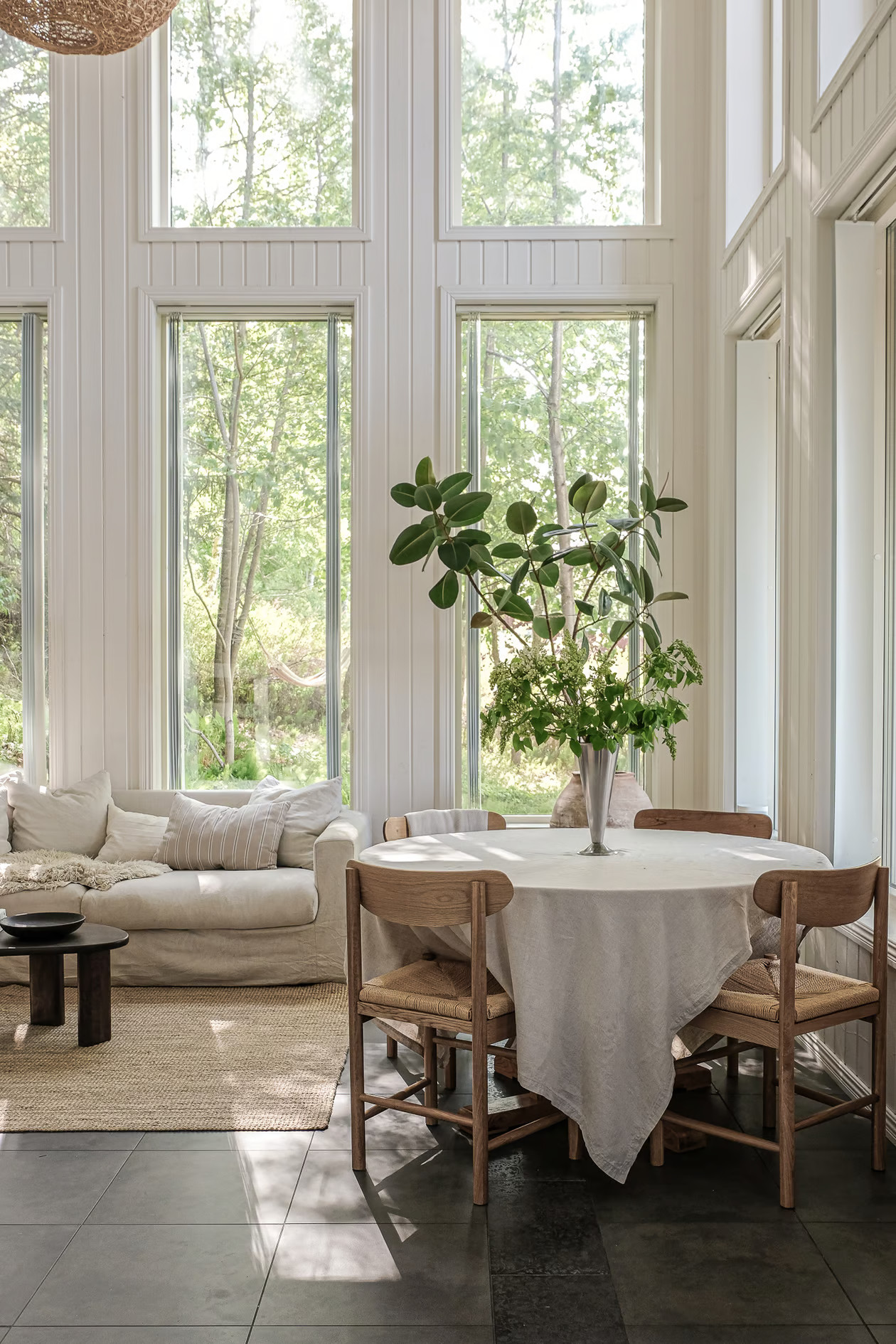 salon maison en bois décoration scandinave