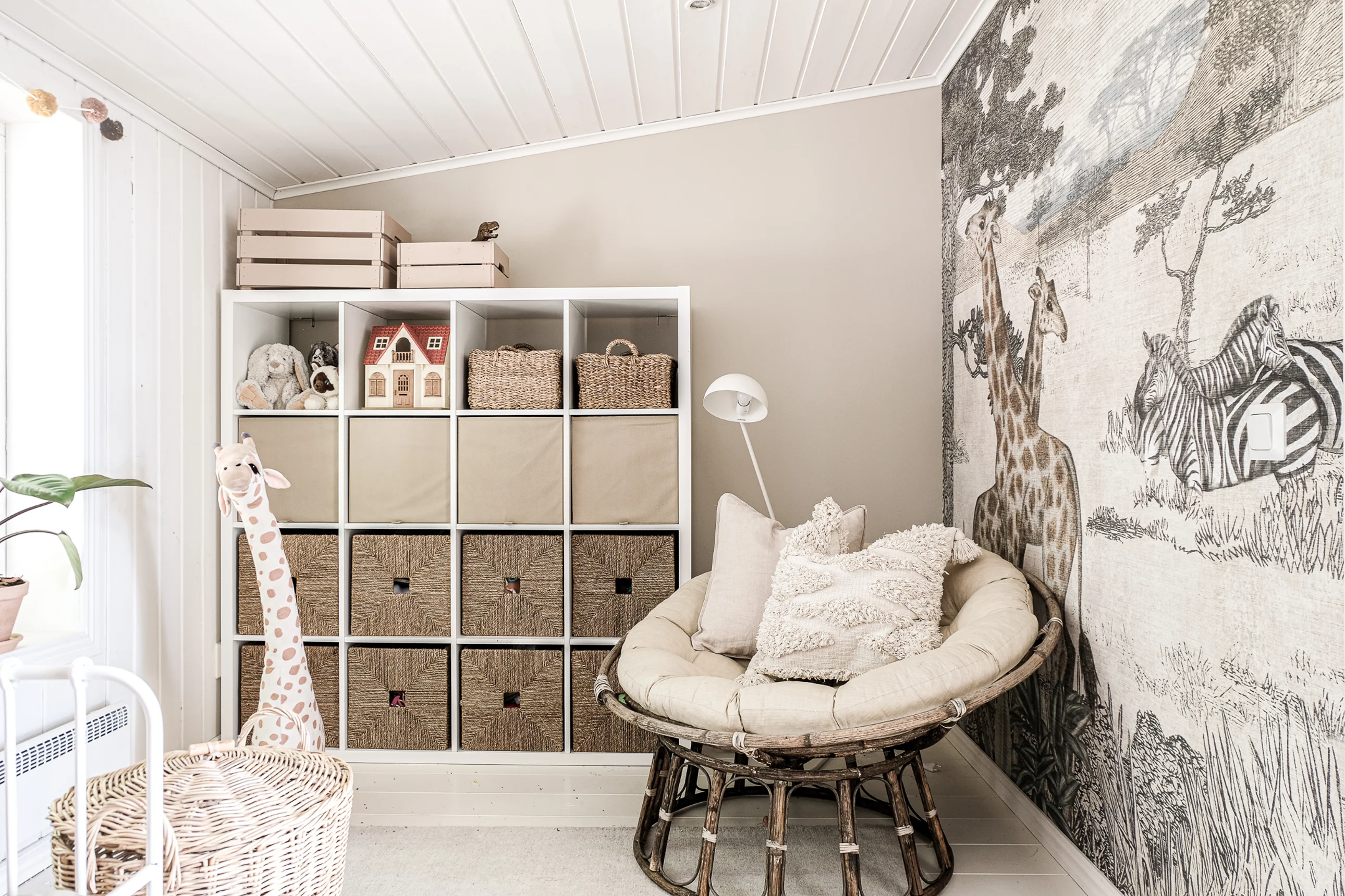 chambre enfant papier-peint panoramique savane girafes et zèbres