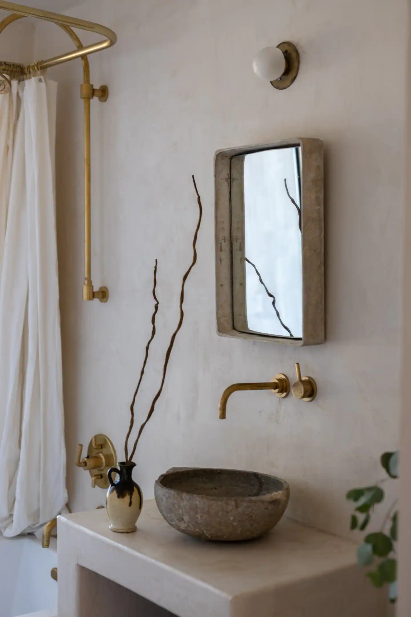salle de bain murs enduits