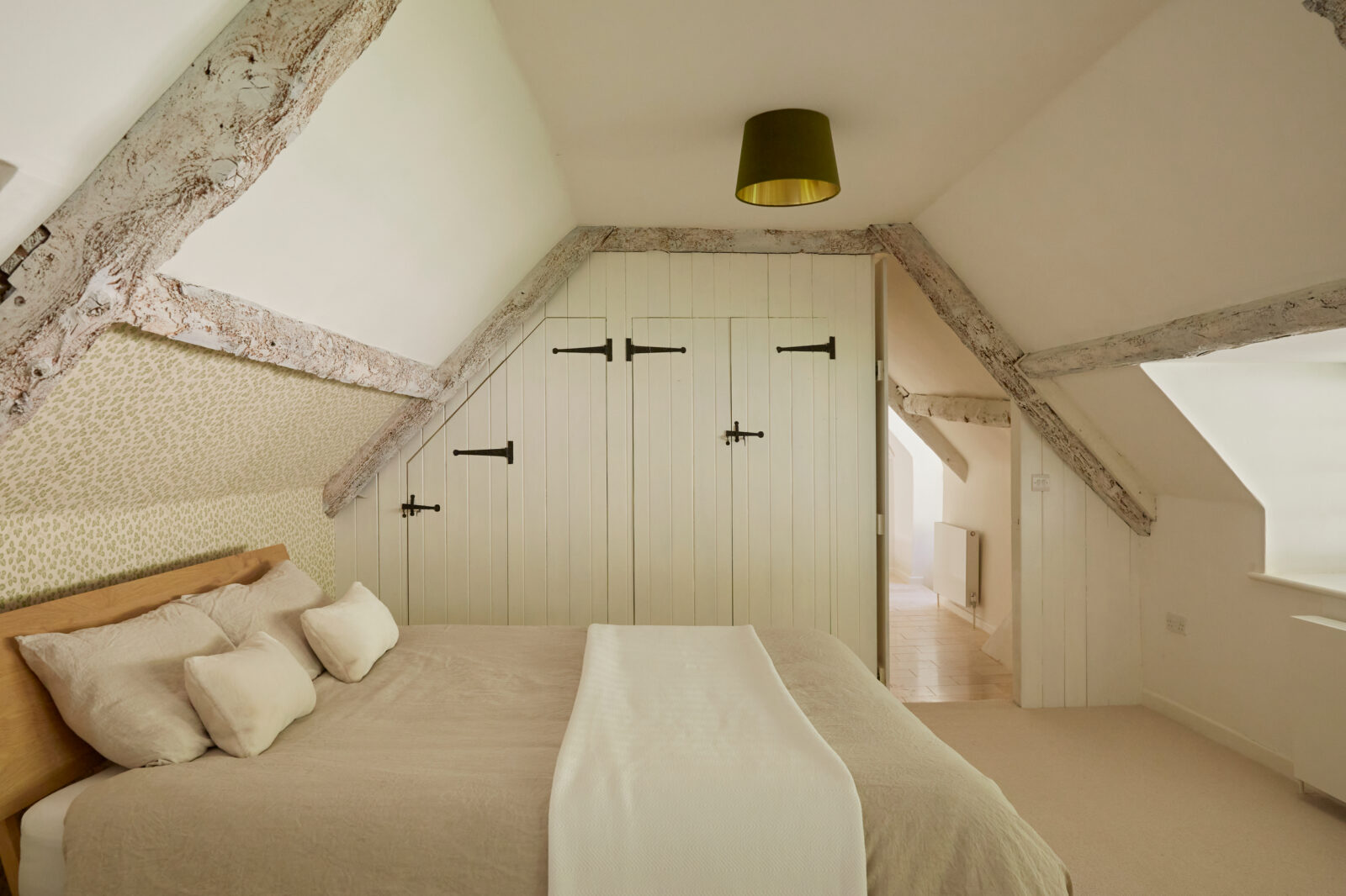 chambre mansardée avec poutres décoration rustique chic chambre mansardée avec poutres décoration rustique chic