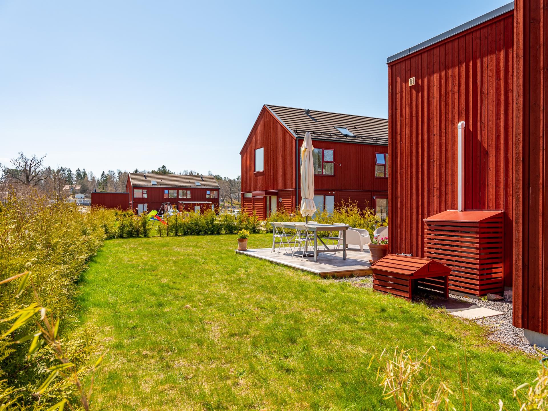 jardin maison en bois rouge jardin maison en bois rouge
