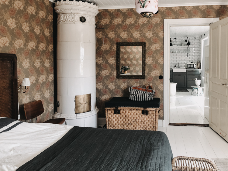 chambre avec papier-peint décoration rustique chic et scandinave chambre avec papier-peint décoration rustique chic et scandinave