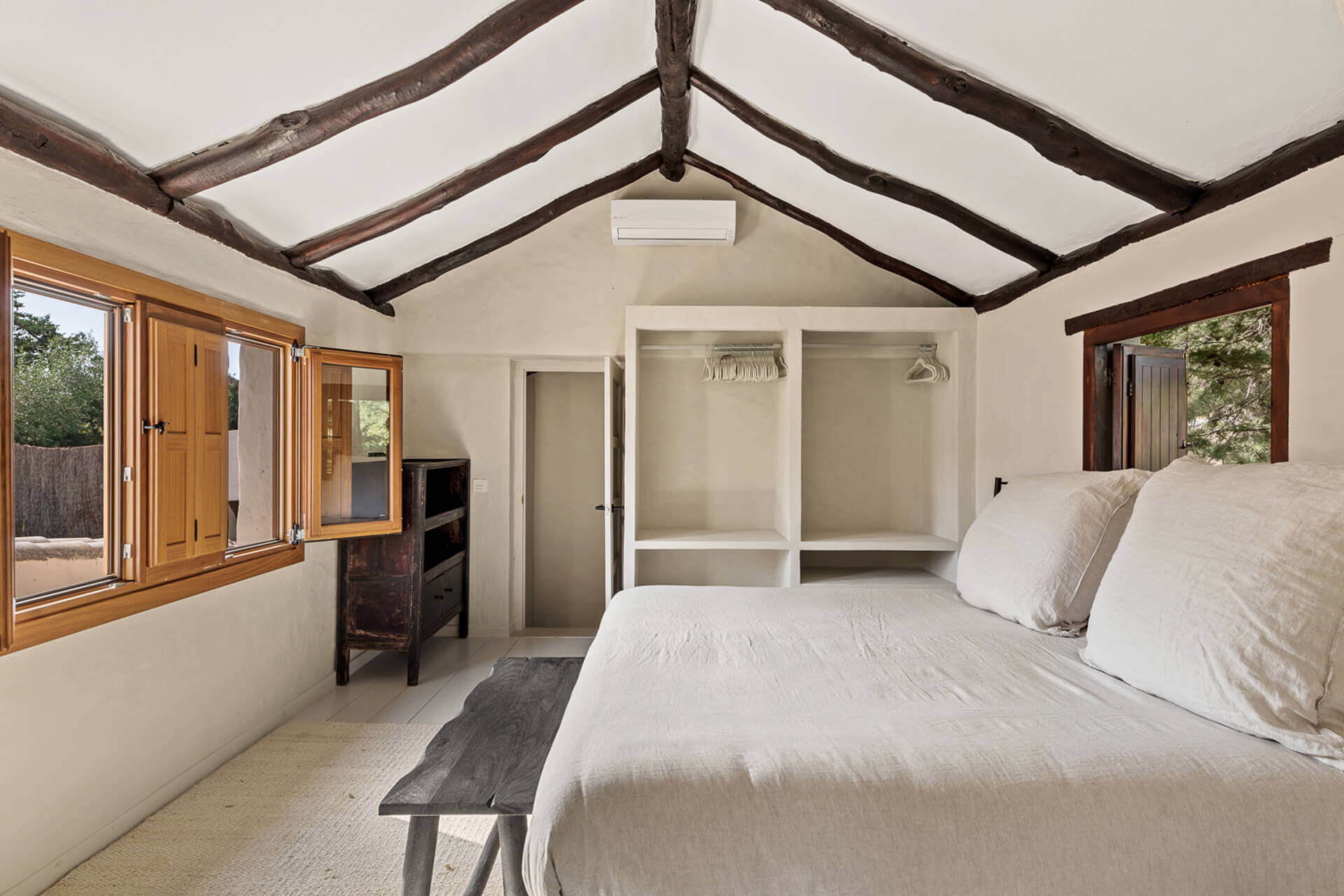 chambre avec poutres ferme rénovée chambre avec poutres ferme rénovée