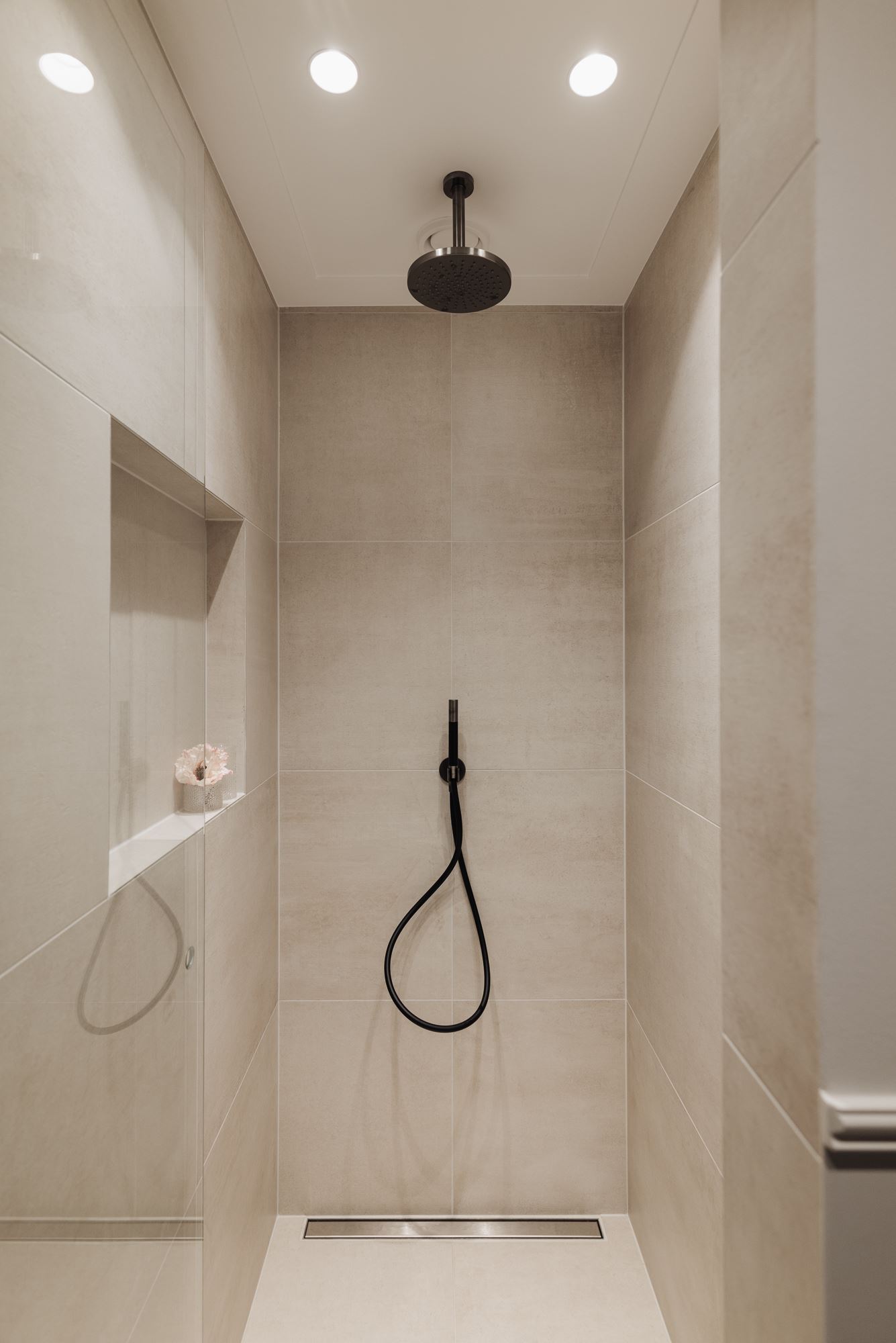 douche à l douche à l'italienne travertin