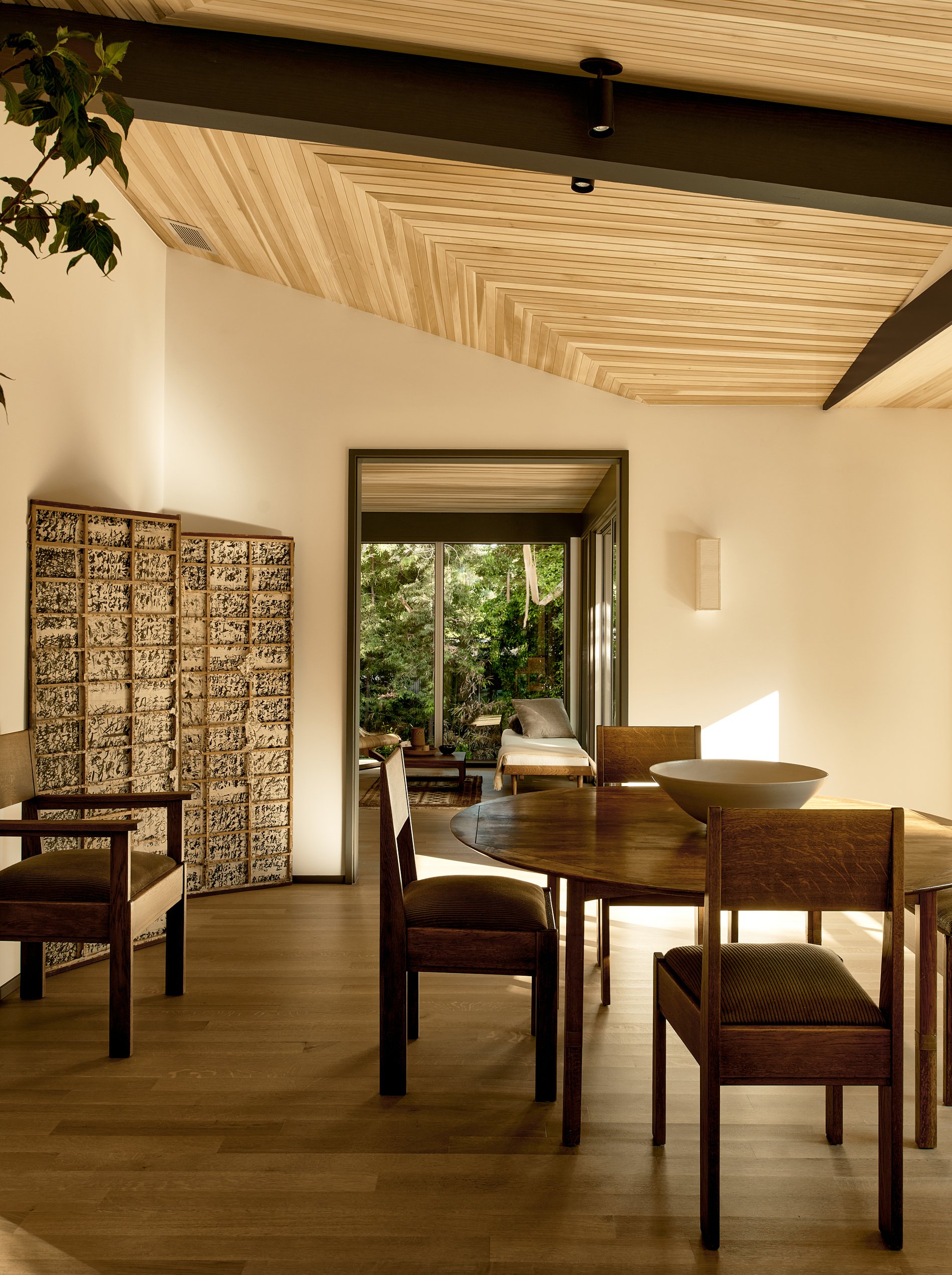 salle à manger plafond bois