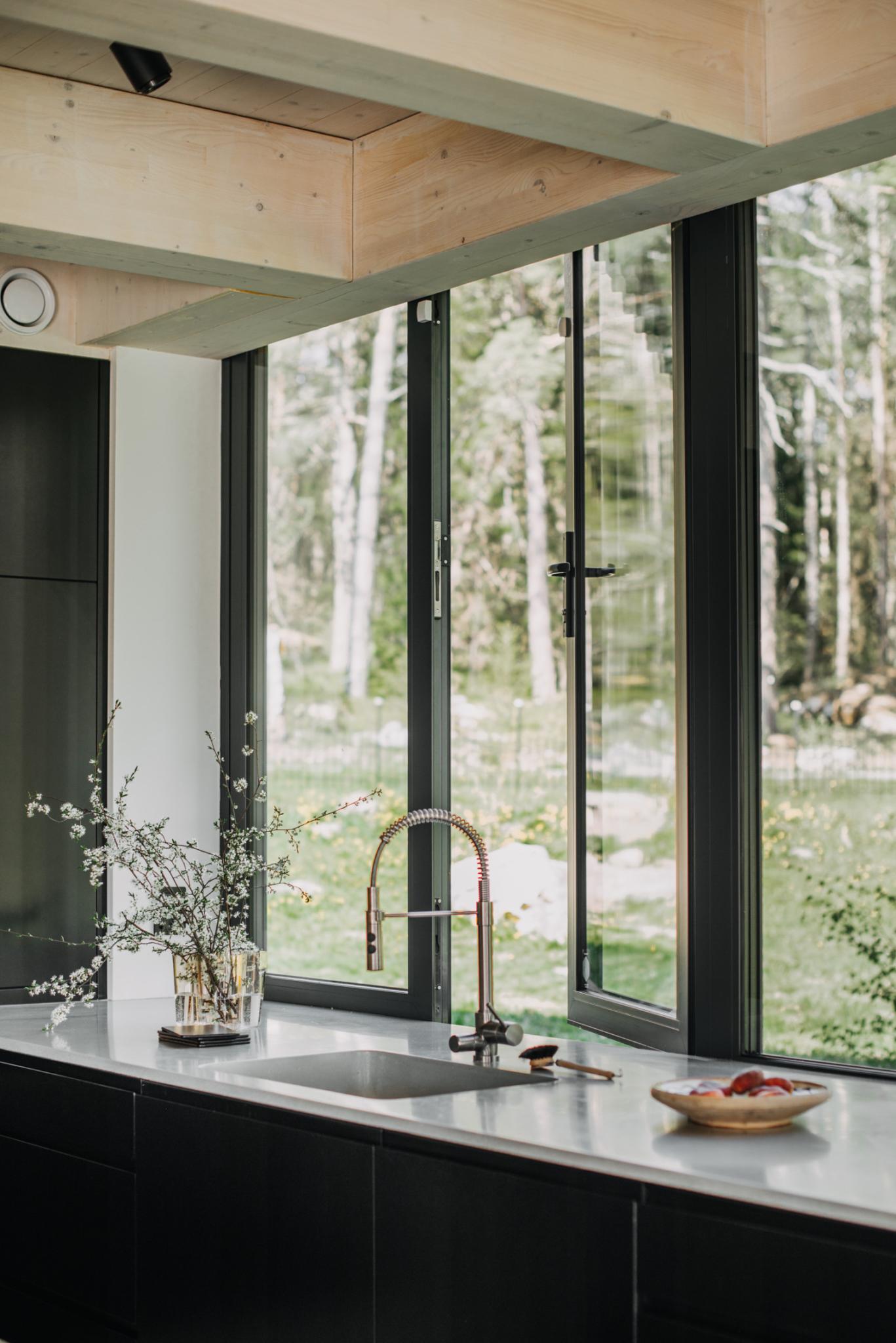 cuisine noire design maison d'architecte