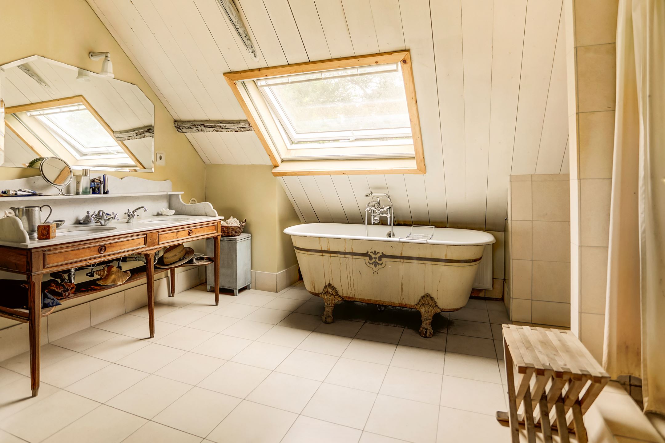 salle de bain mansardée vintage décoration rustique chic salle de bain mansardée vintage décoration rustique chic
