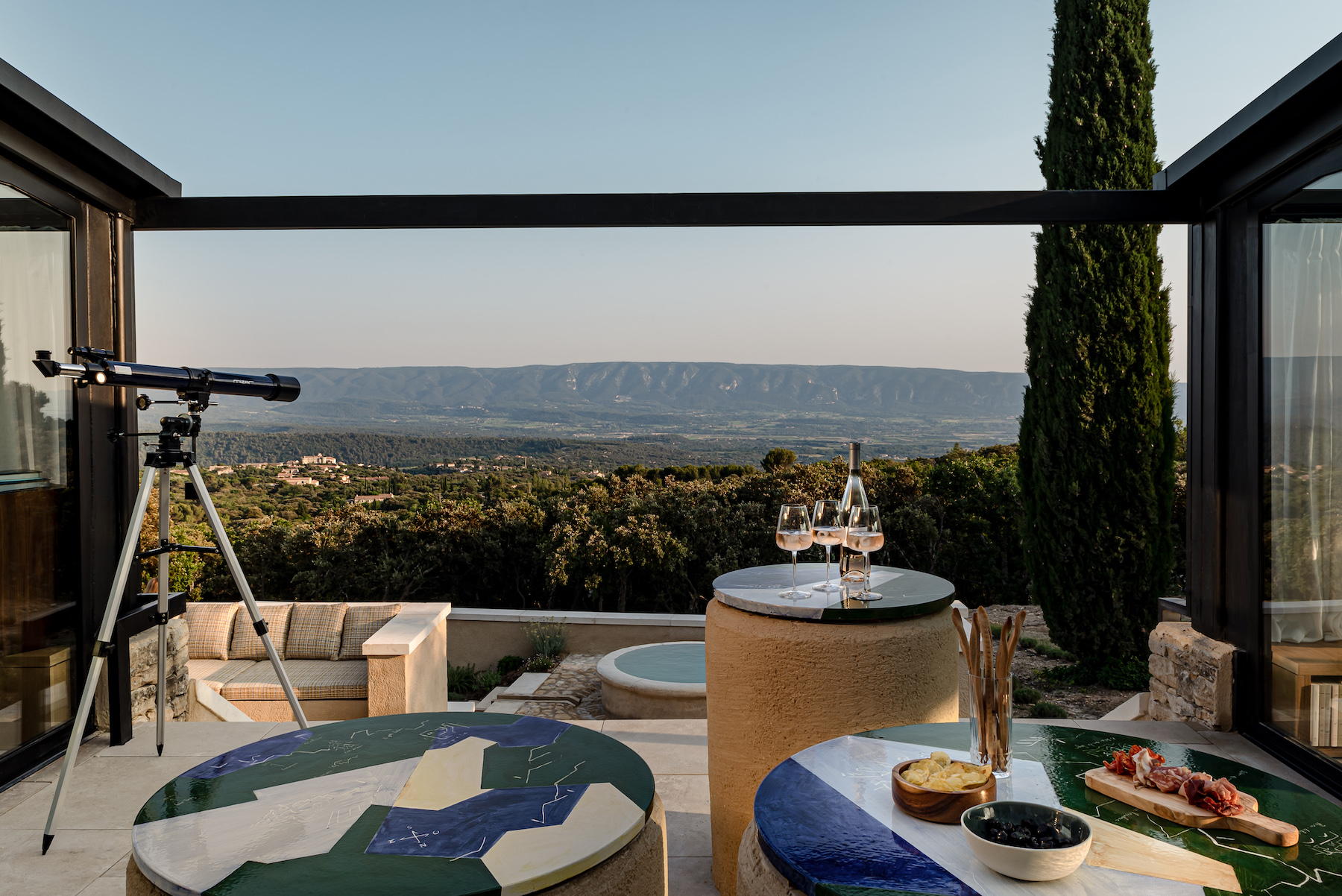 terrasse vue Luberon Les Hauts de Gordes terrasse vue Luberon Les Hauts de Gordes