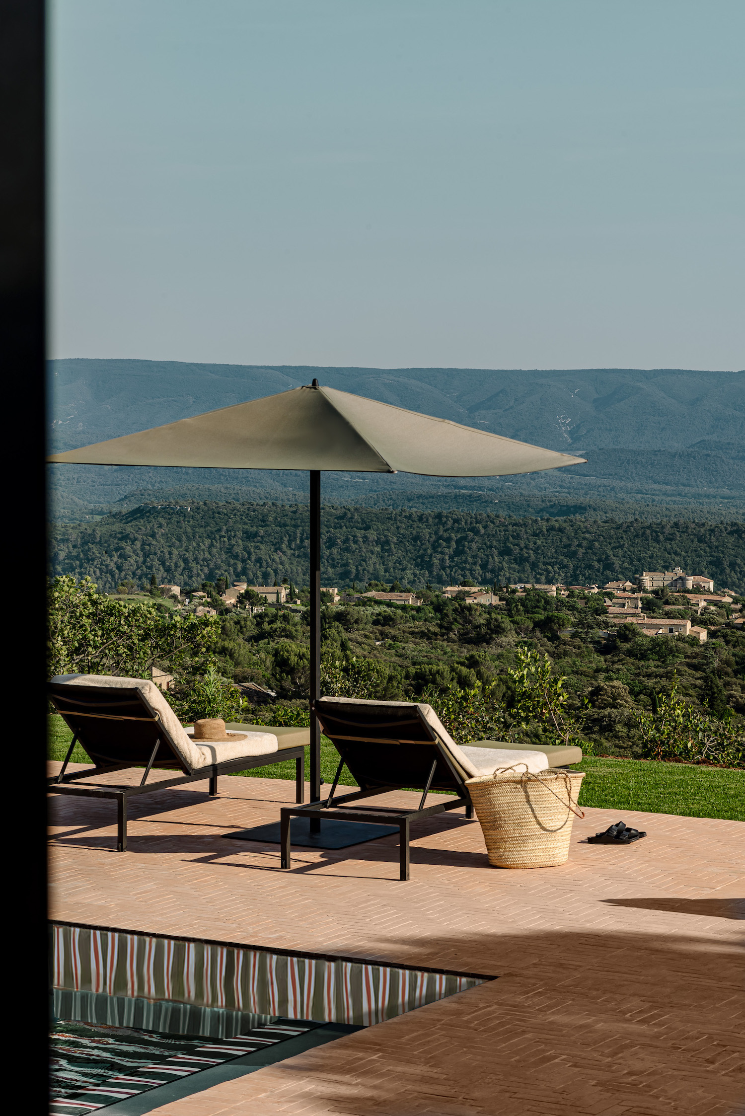 terrasse maison à Gordes en pierres Les Hauts de Gordes terrasse maison à Gordes en pierres Les Hauts de Gordes