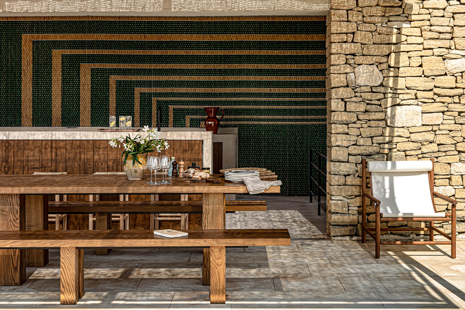 cuisine d cuisine d'été sur terrasse maison en pierres