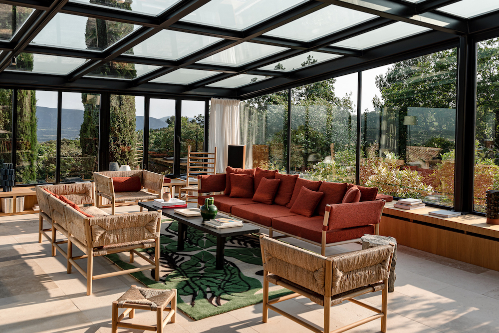 terrasse avec véranda décoration contemporaine Les Hauts de Gordes terrasse avec véranda décoration contemporaine Les Hauts de Gordes
