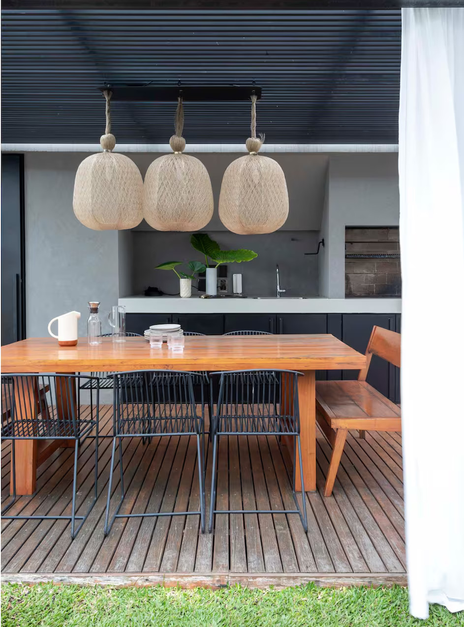 terrasse bois avec pergola noire
