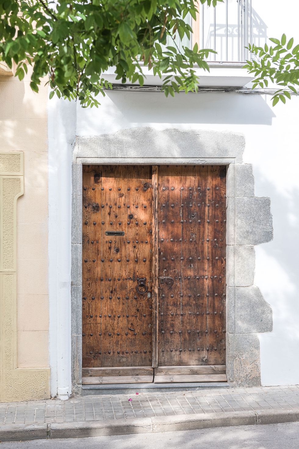 porte ancienne bois massif maison de ville