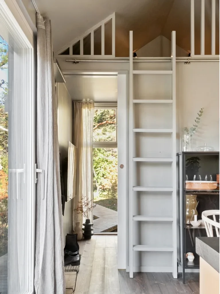chambre sur mezzanine mini maison en bois noir 25m2 chambre sur mezzanine mini maison en bois noir 25m2