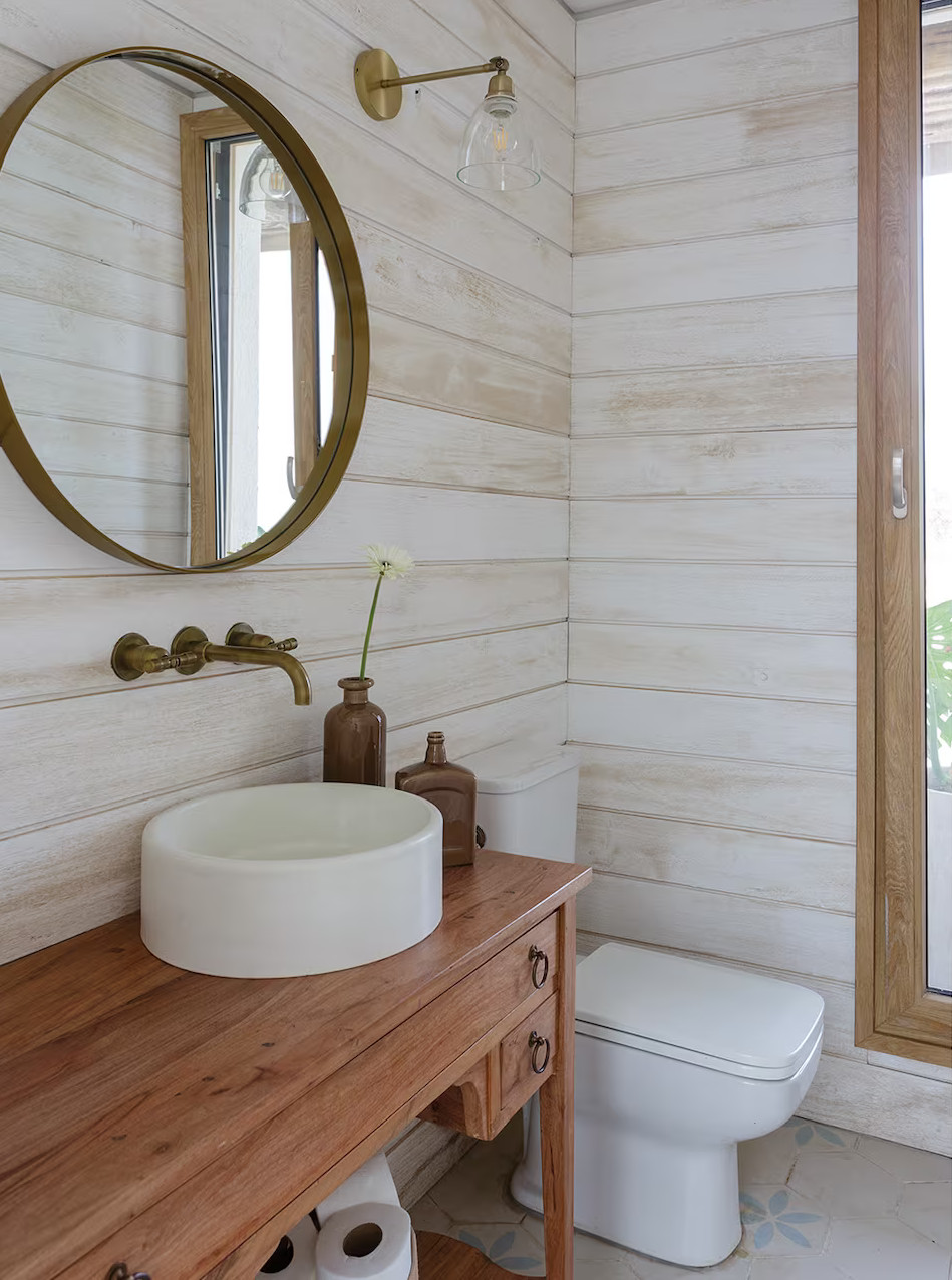 salle de bain lambris bois blanchi décoration rustique chic