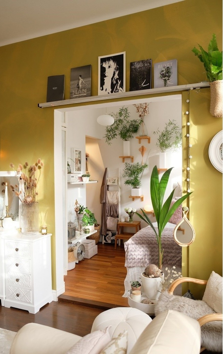 salon mur jaune moutarde