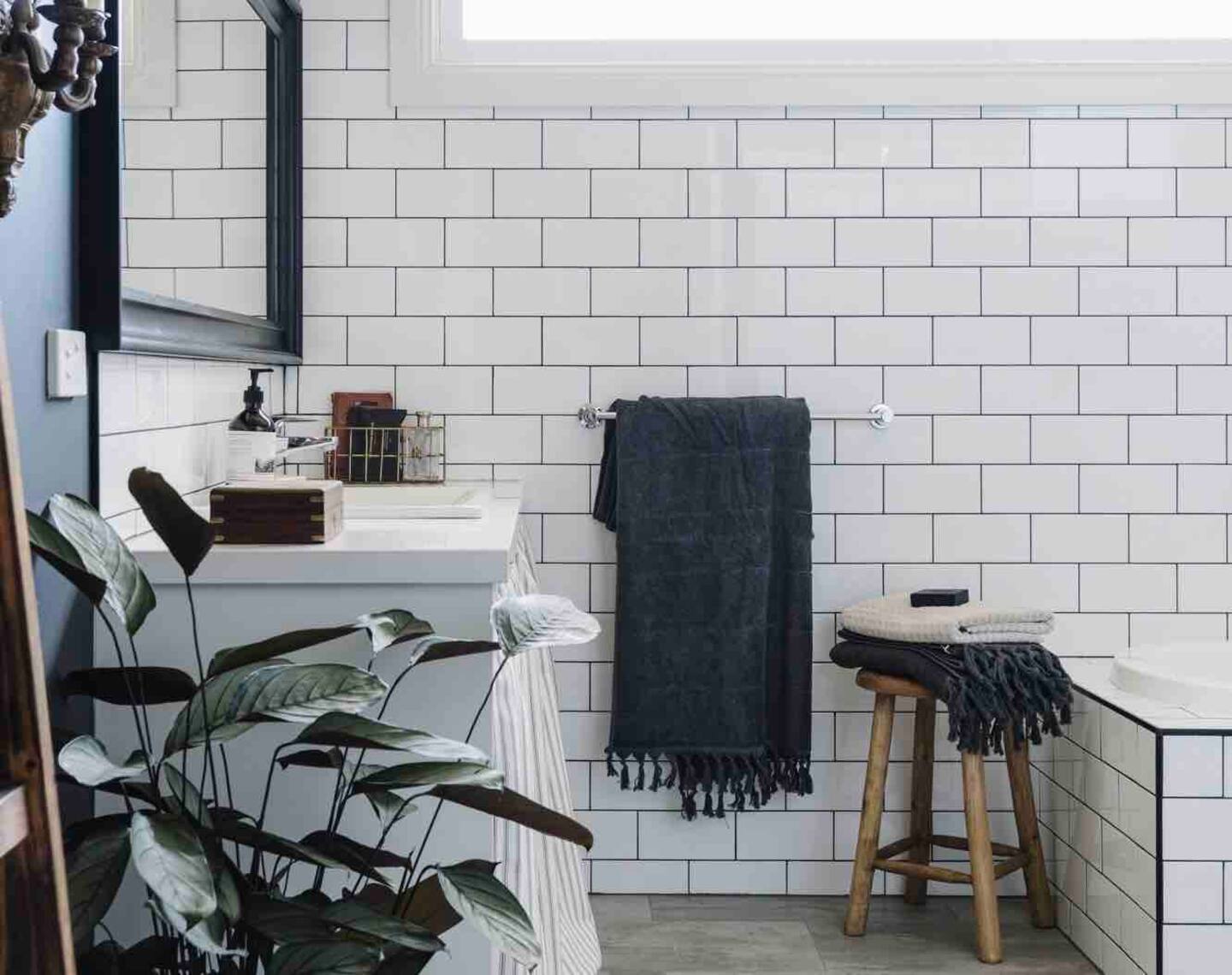 salle de bain carrelage blanc décoration rustique chic