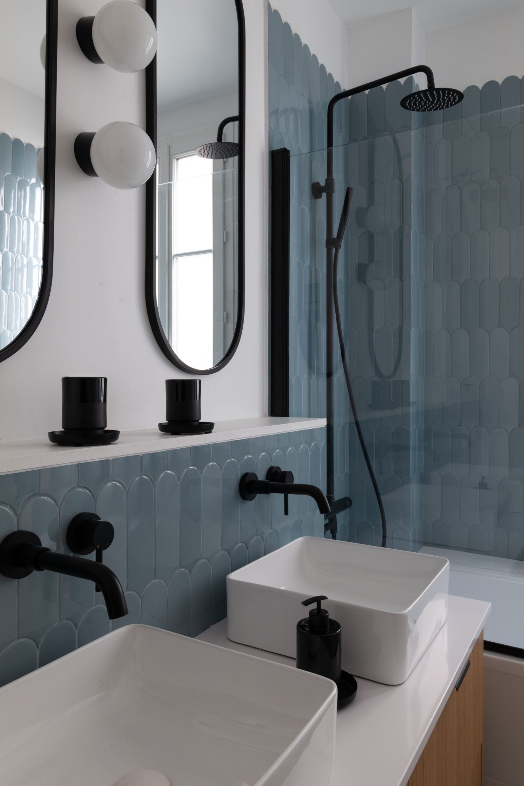 salle de bain bleue et bois décoration contemporaine salle de bain bleue et bois décoration contemporaine