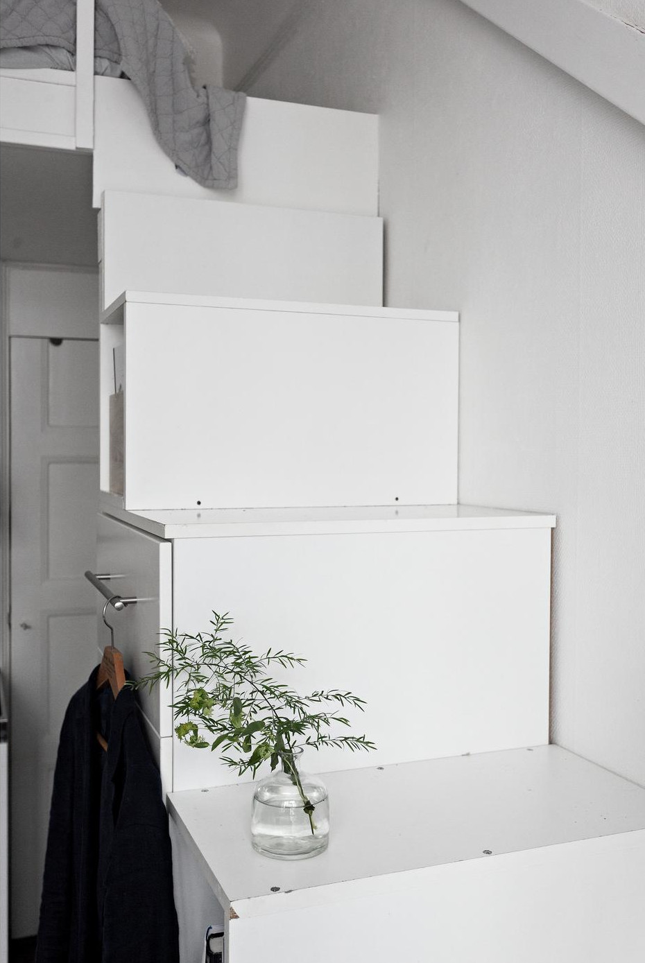 escalier avec rangements pour mezzanine studio 16m2