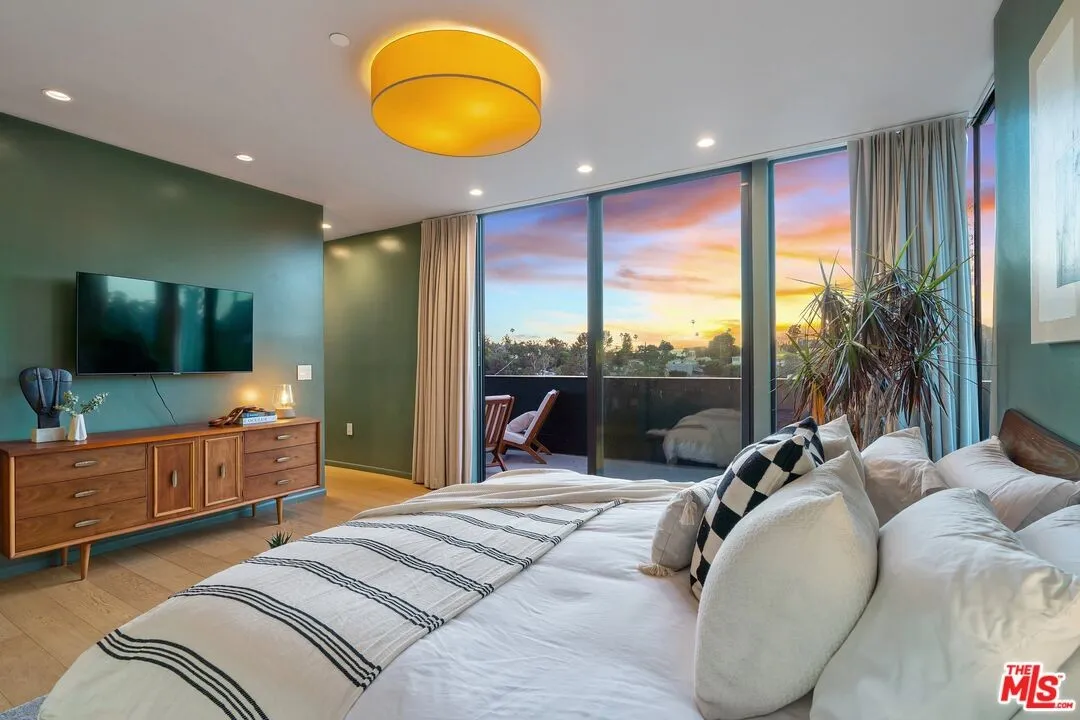 chambre avec baie vitrée