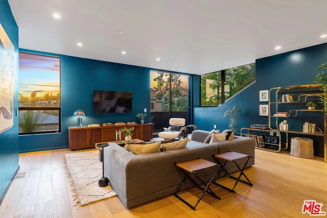 salon mur bleu maison contemporaine