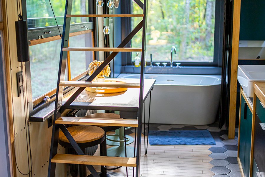 accès mezzanine et salle de bain 