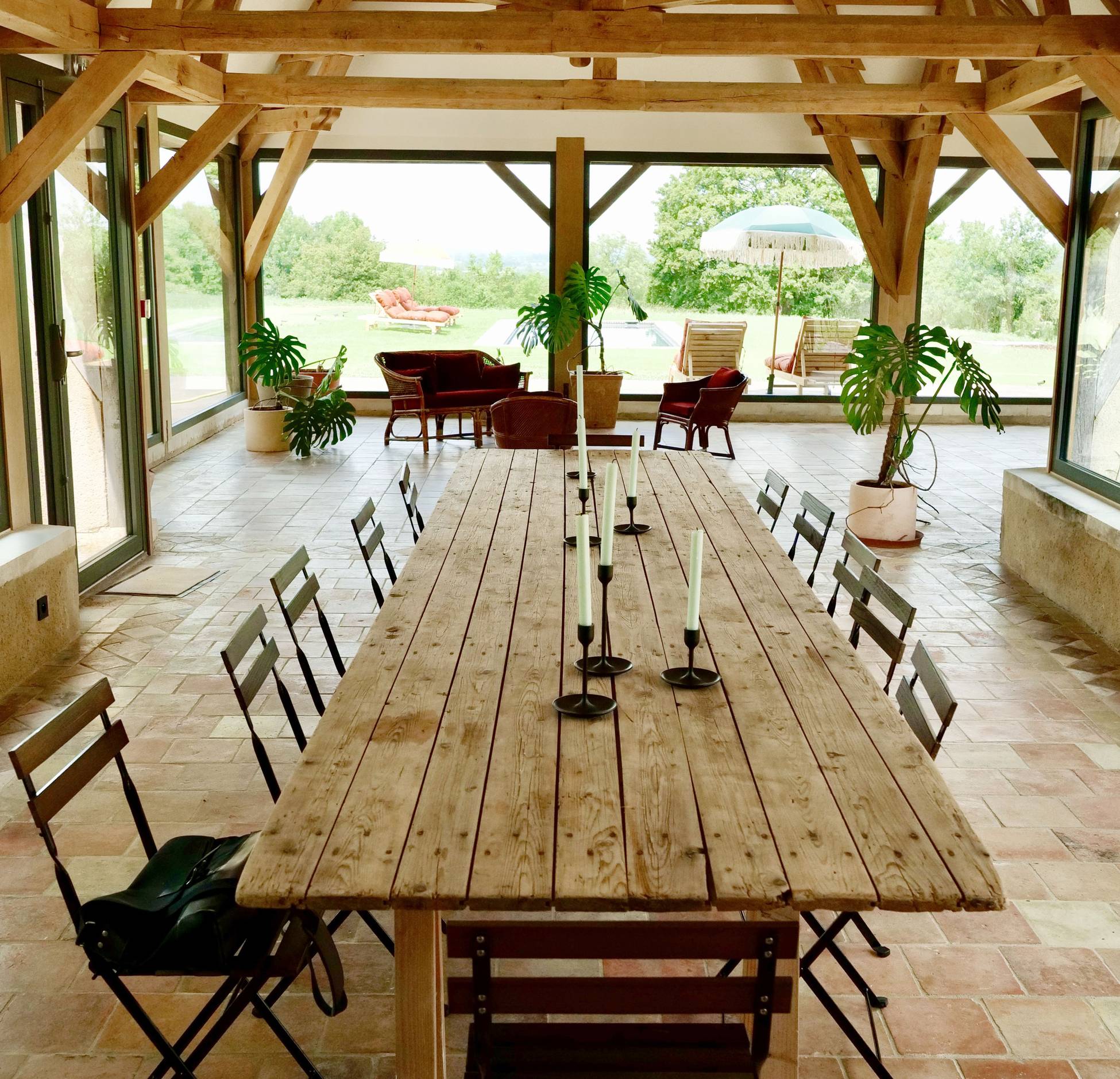 salle à manger avec poutres maison de campagne France