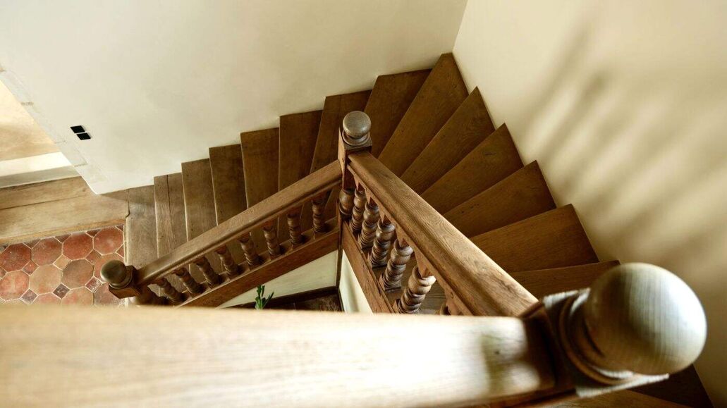 escalier bois ancien