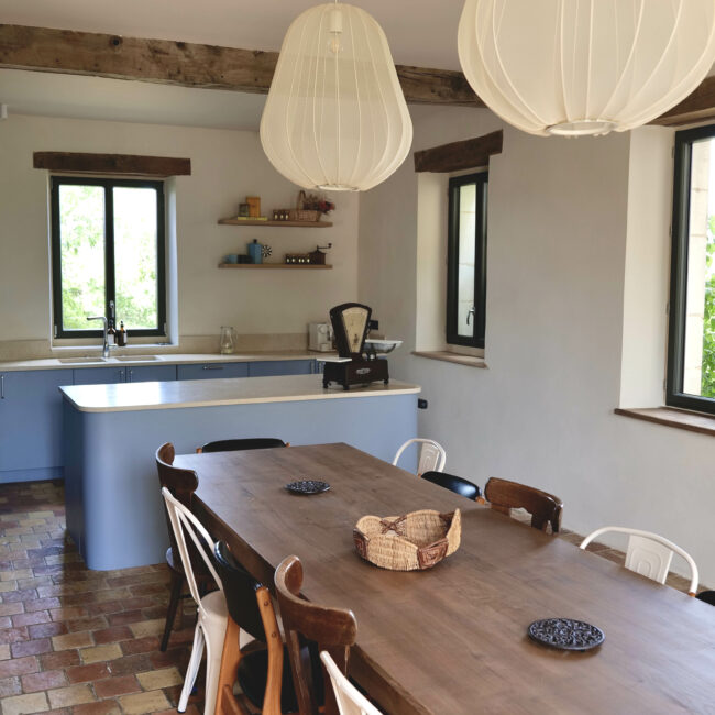 cuisine design bleue maison de campagne France